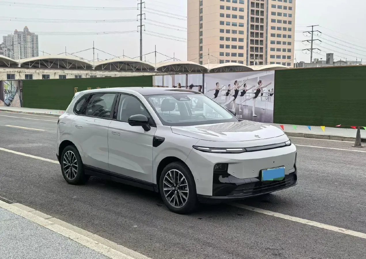 2025 Leapmotor B10 BEV 67.1KWH,autocango,china used car exporter,china ev exporter,chinese used car exporter,chinese used ev exporter