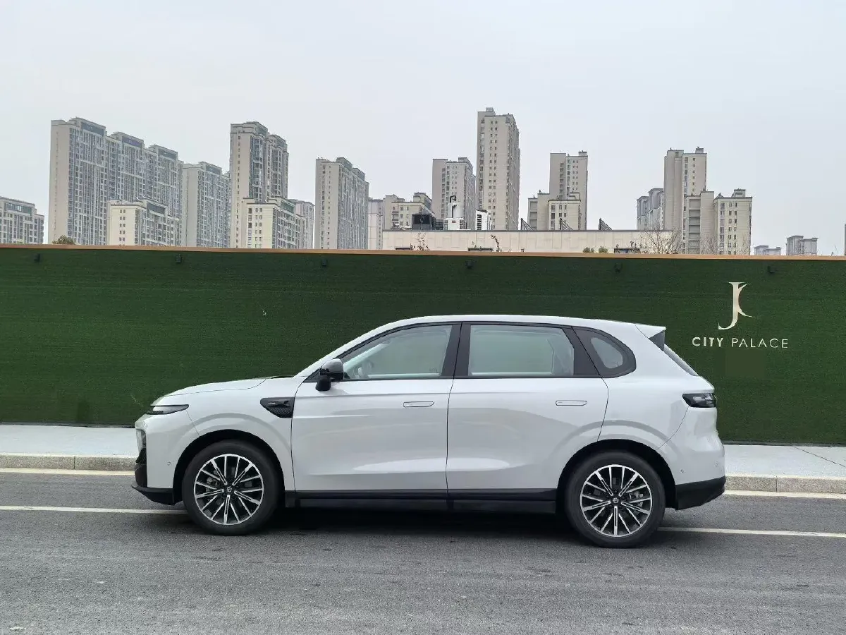 2025 Leapmotor B10 BEV 67.1KWH,autocango,china used car exporter,china ev exporter,chinese used car exporter,chinese used ev exporter