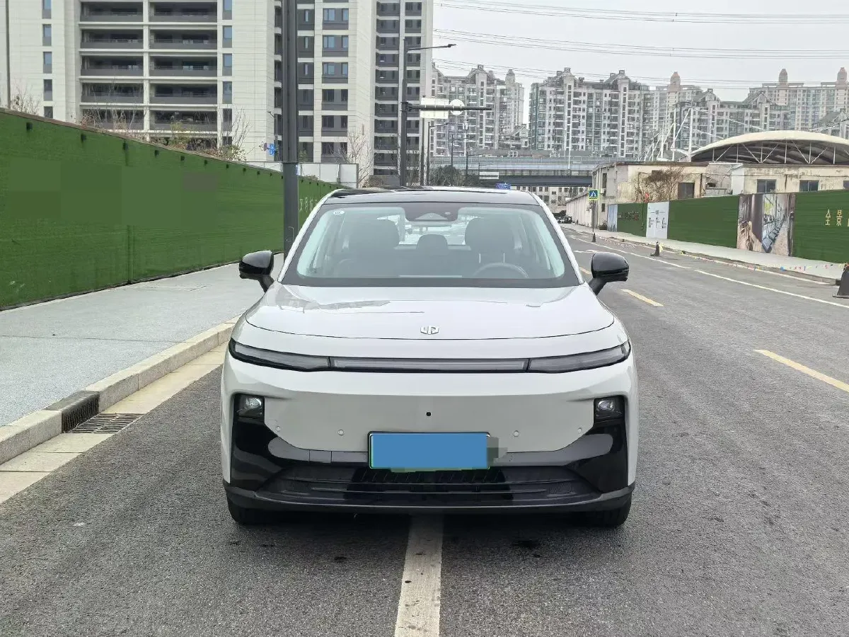 2025 Leapmotor B10 BEV 67.1KWH,autocango,china used car exporter,china ev exporter,chinese used car exporter,chinese used ev exporter