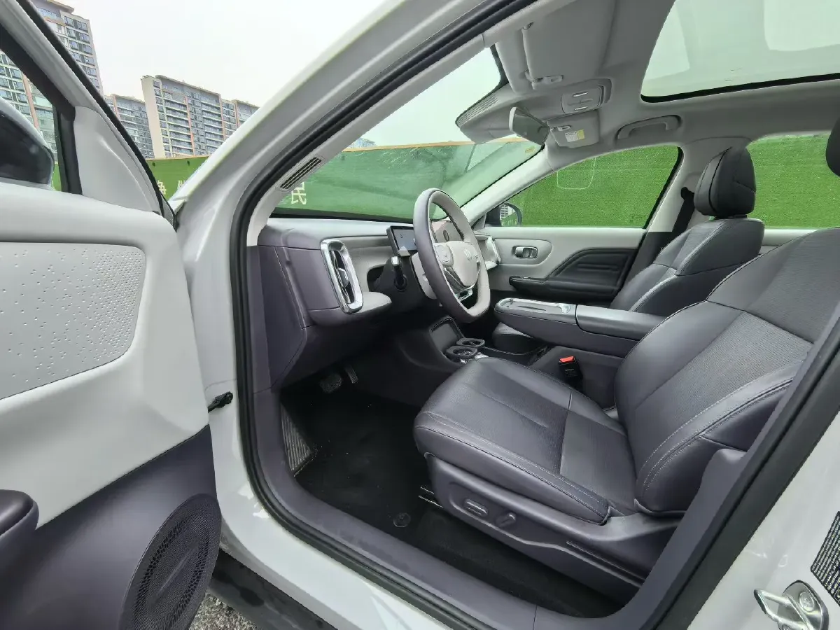 2025 Leapmotor B10 BEV 67.1KWH,autocango,china used car exporter,china ev exporter,chinese used car exporter,chinese used ev exporter