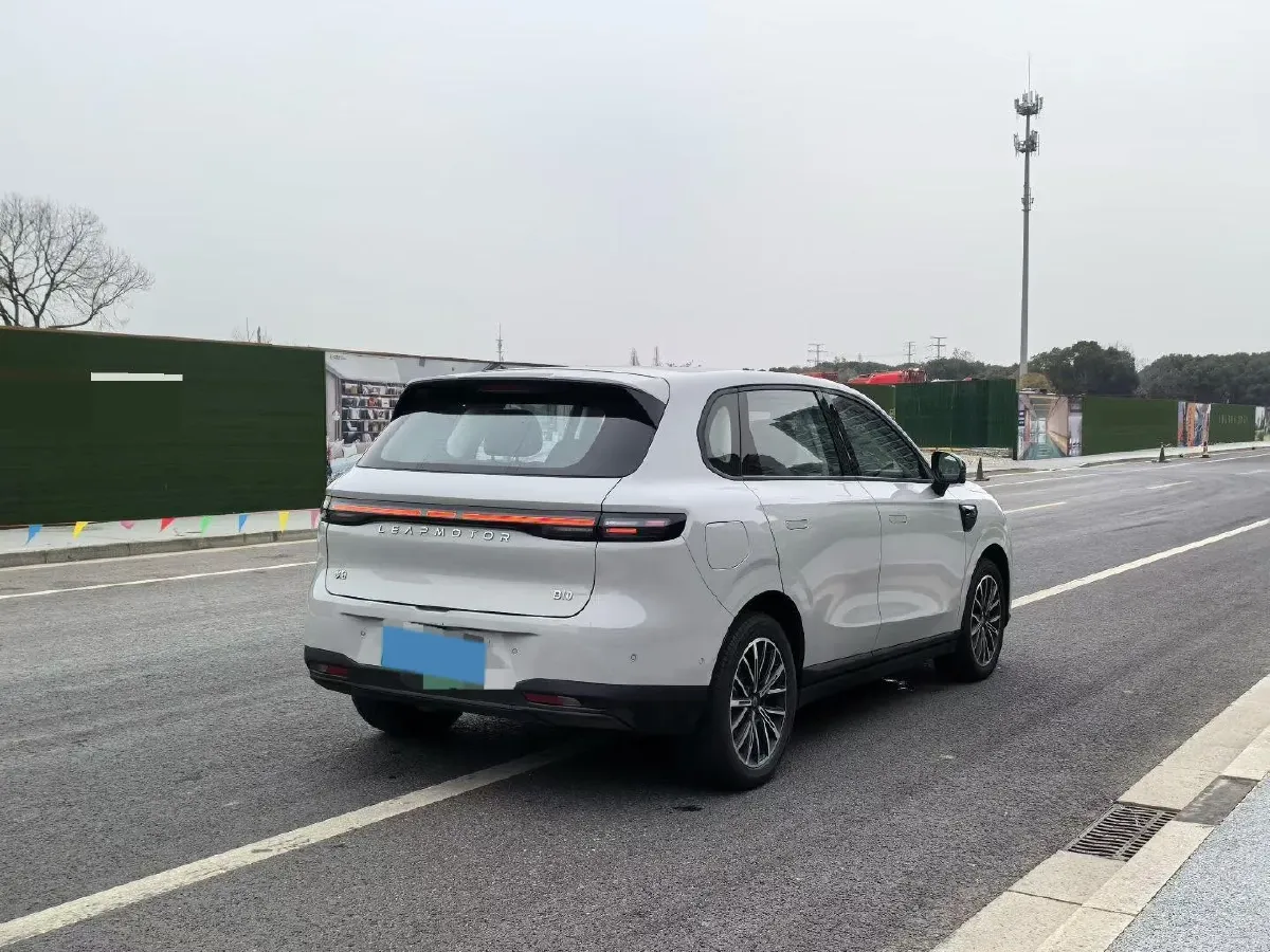 2025 Leapmotor B10 BEV 67.1KWH,autocango,china used car exporter,china ev exporter,chinese used car exporter,chinese used ev exporter