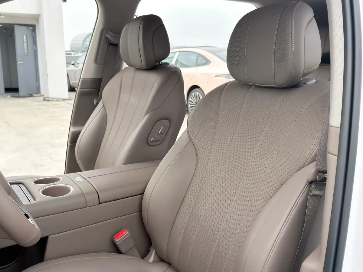 2026 AITO AITO M7 REEV 160HP REEV,autocango,china used car exporter,china ev exporter,chinese used car exporter,chinese used ev exporter