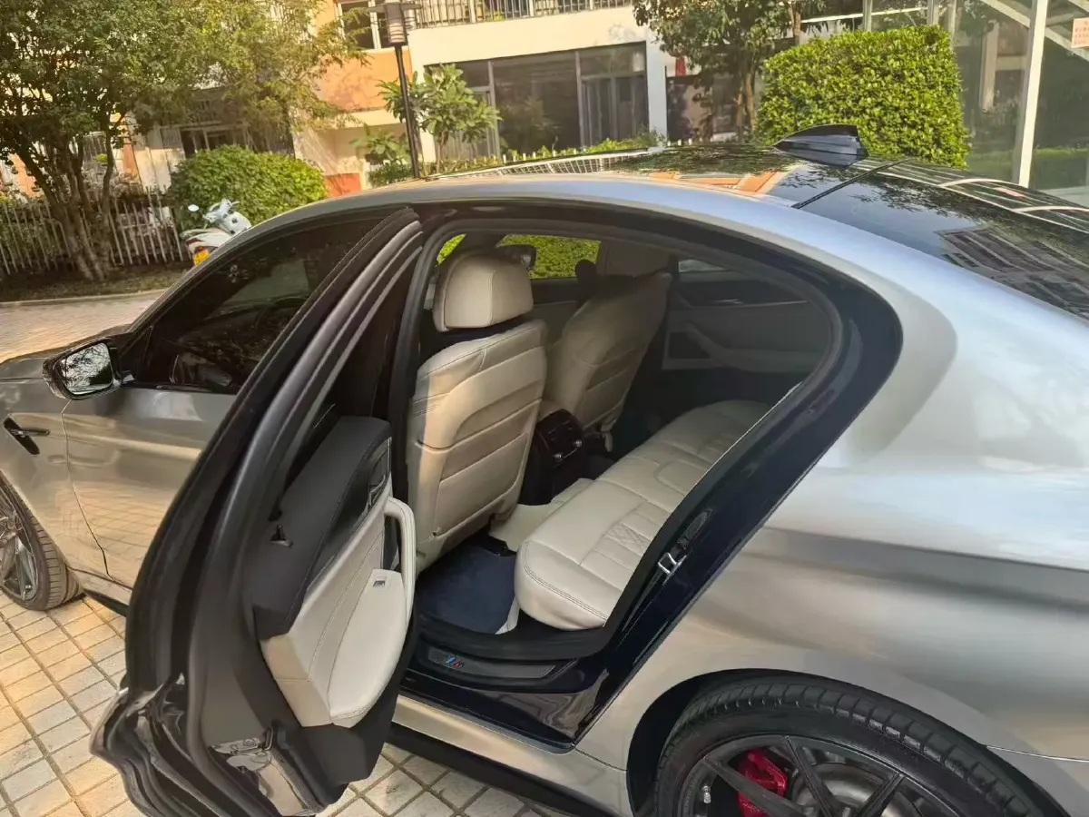 2022 BMW 5 Series 3.0T 340HP L6 8AT,autocango,china used car exporter,china ev exporter,chinese used car exporter,chinese used ev exporter