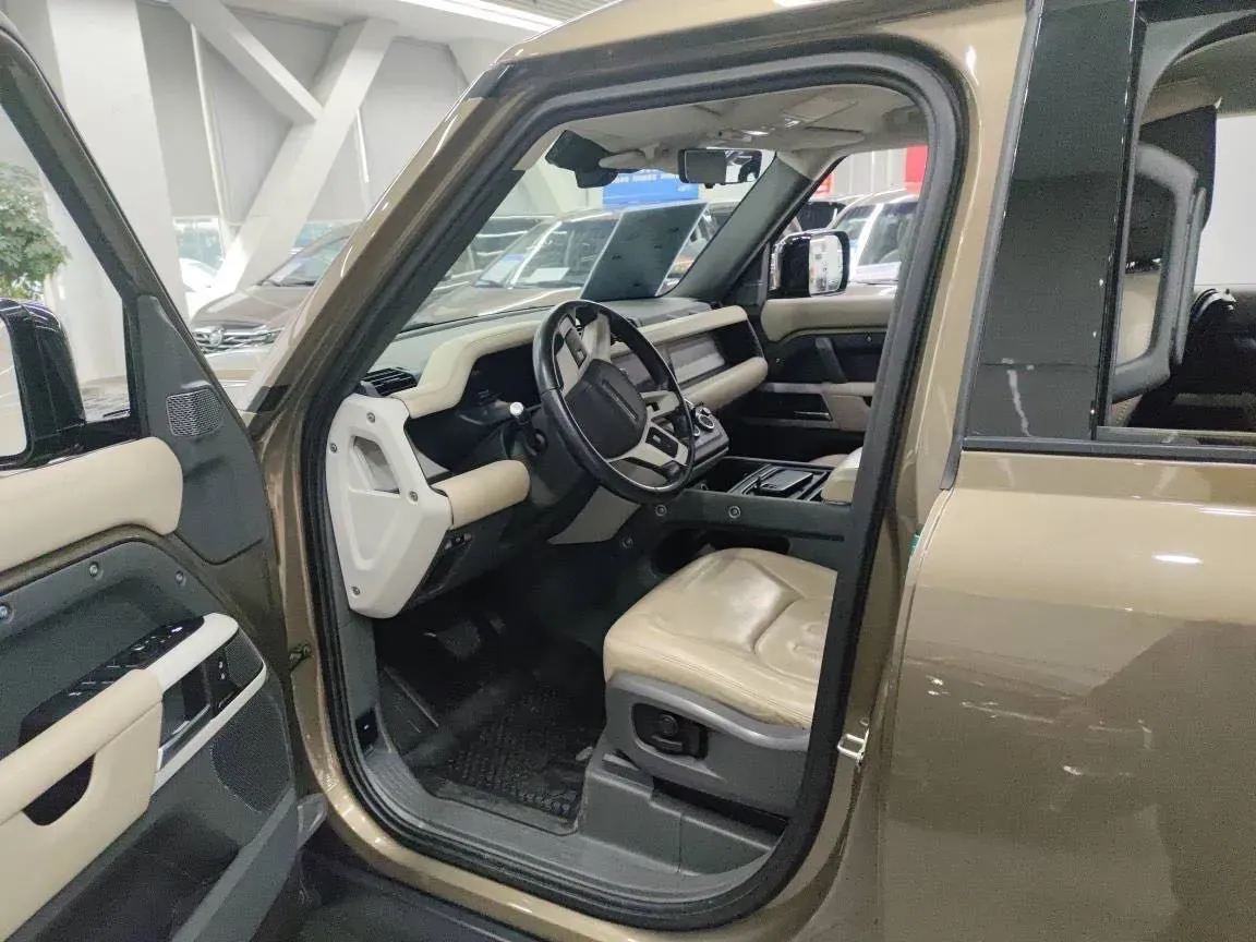 2020 Land Rover Defender 3.0T 400HP L6 8AT,autocango,china used car exporter,china ev exporter,chinese used car exporter,chinese used ev exporter