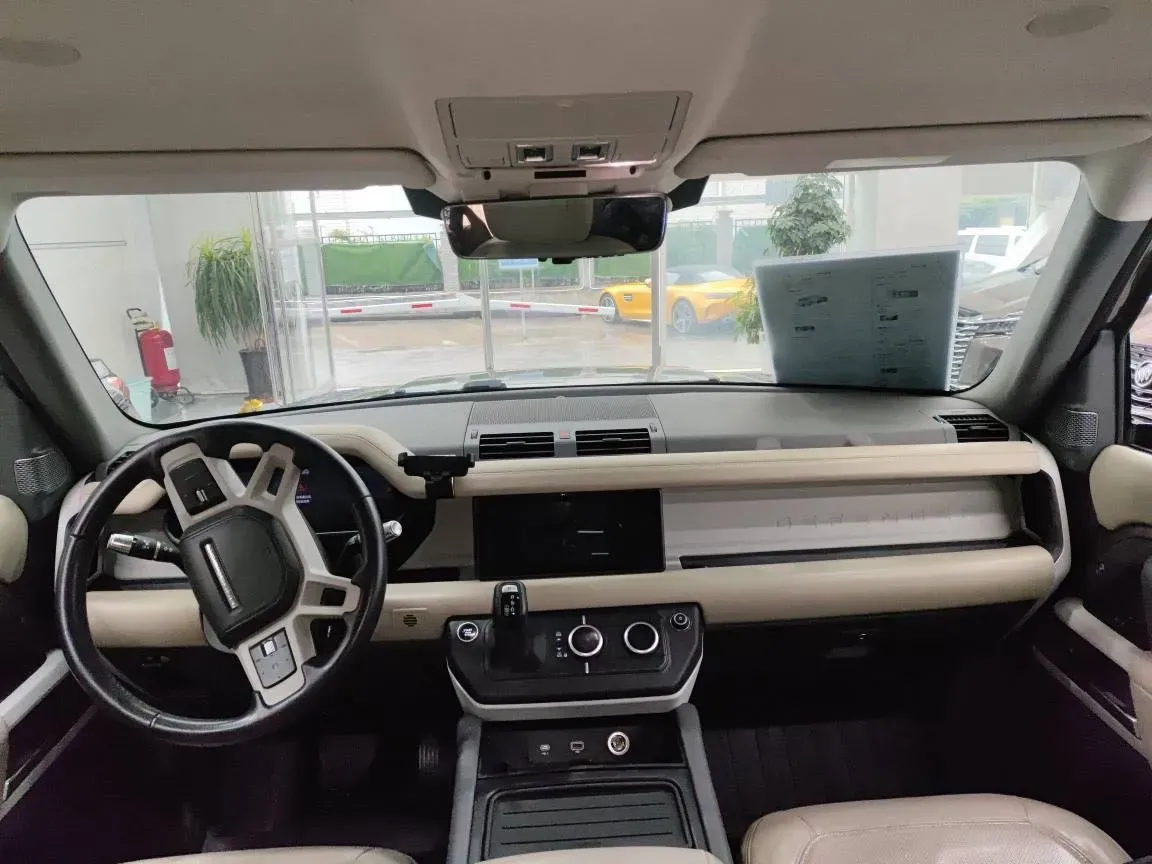 2020 Land Rover Defender 3.0T 400HP L6 8AT,autocango,china used car exporter,china ev exporter,chinese used car exporter,chinese used ev exporter