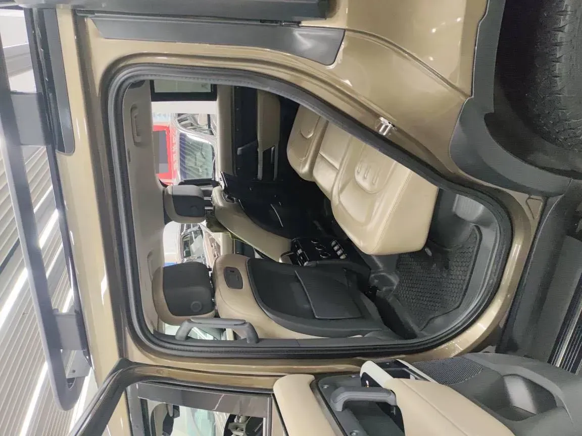 2020 Land Rover Defender 3.0T 400HP L6 8AT,autocango,china used car exporter,china ev exporter,chinese used car exporter,chinese used ev exporter