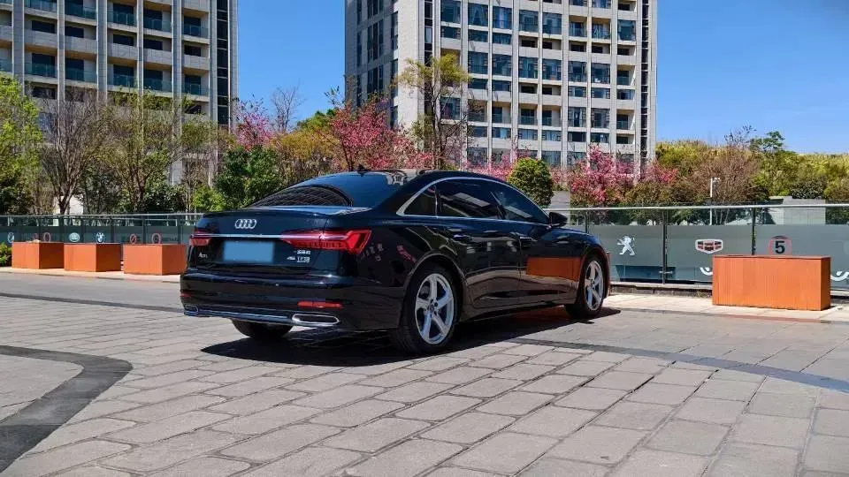2020 Audi A6L 2.0T 224HP L4 7DCT,autocango,china used car exporter,china ev exporter,chinese used car exporter,chinese used ev exporter