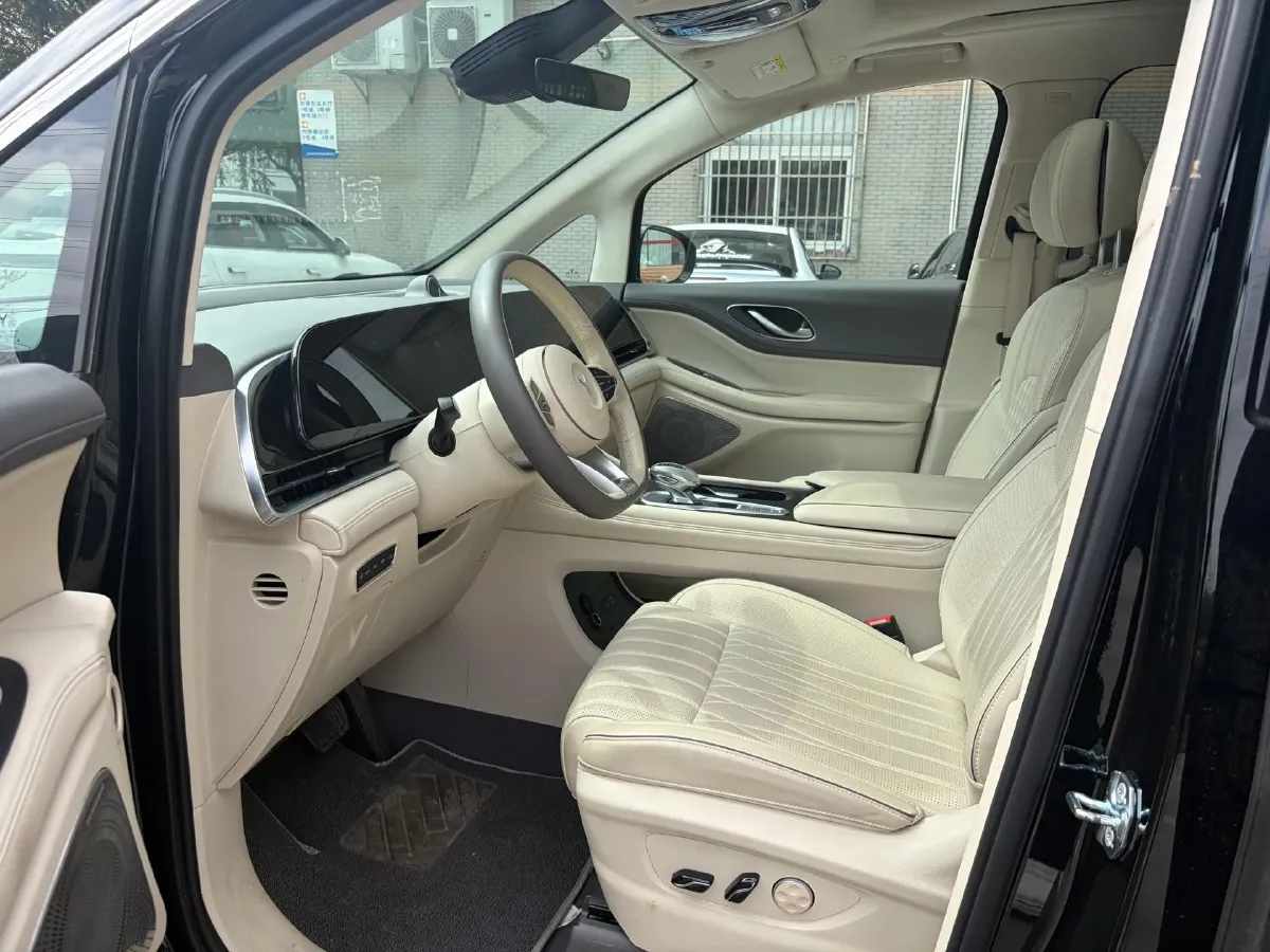 2024 Voyah Dream BEV 108.73KWH,autocango,china used car exporter,china ev exporter,chinese used car exporter,chinese used ev exporter