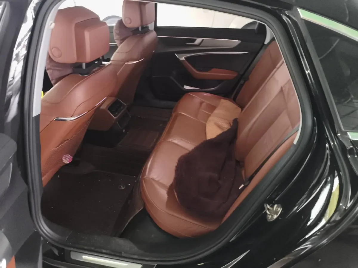 2021 Audi A6L 2.0T 190HP L4 7DCT,autocango,china used car exporter,china ev exporter,chinese used car exporter,chinese used ev exporter