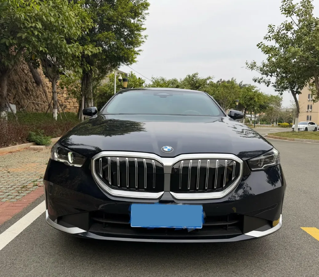 2024 BMW 5 Series 2.0T 258HP L4 8AT,autocango,china used car exporter,china ev exporter,chinese used car exporter,chinese used ev exporter