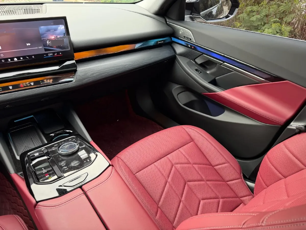 2024 BMW 5 Series 2.0T 258HP L4 8AT,autocango,china used car exporter,china ev exporter,chinese used car exporter,chinese used ev exporter