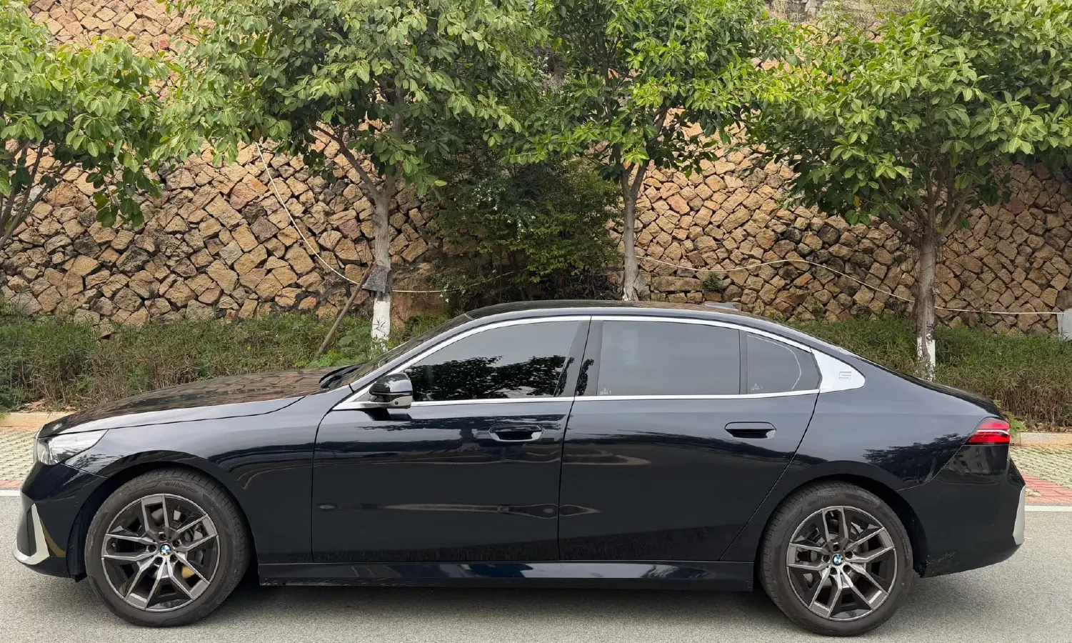 2024 BMW 5 Series 2.0T 258HP L4 8AT,autocango,china used car exporter,china ev exporter,chinese used car exporter,chinese used ev exporter