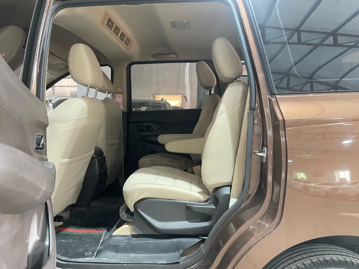 2019 WuLing HongGuang V 1.5L 99HP L4 6MT,autocango,china used car exporter,china ev exporter,chinese used car exporter,chinese used ev exporter