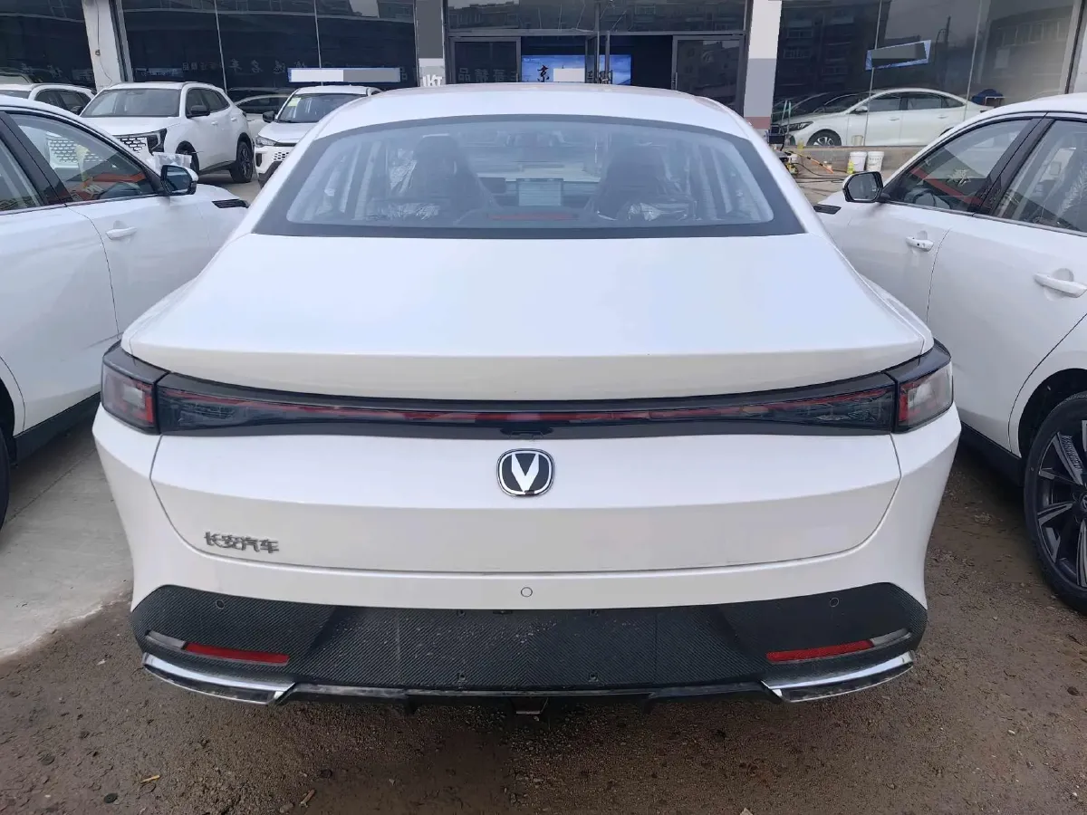 2025 ChangAn Eado 1.5T 192HP L4 7DCT,autocango,china used car exporter,china ev exporter,chinese used car exporter,chinese used ev exporter