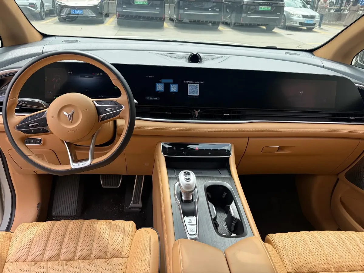 2022 Voyah Dream BEV 82KWH,autocango,china used car exporter,china ev exporter,chinese used car exporter,chinese used ev exporter