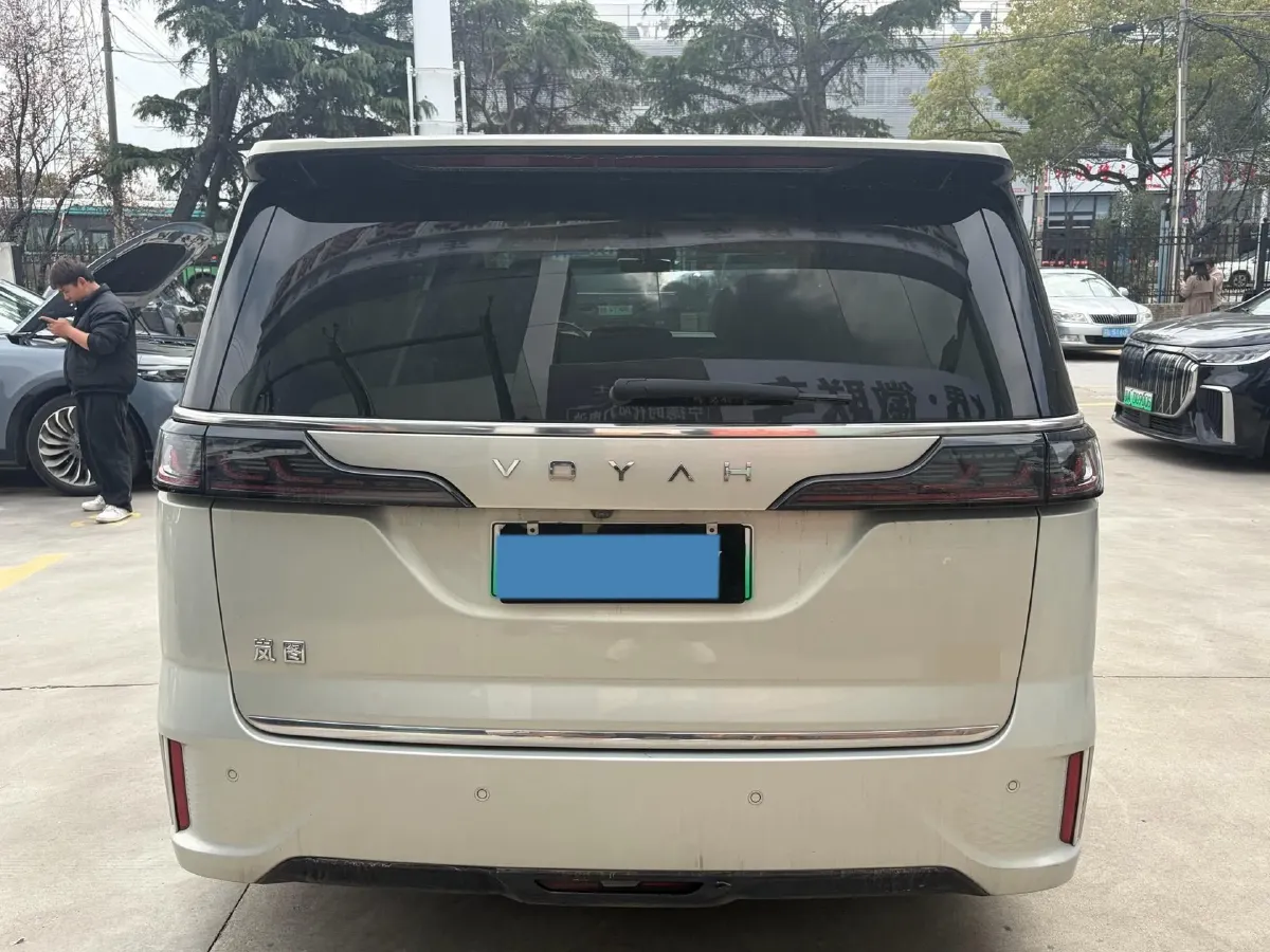 2022 Voyah Dream BEV 82KWH,autocango,china used car exporter,china ev exporter,chinese used car exporter,chinese used ev exporter