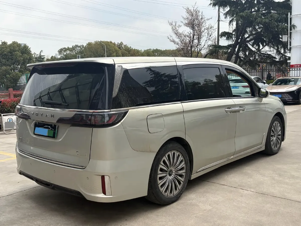 2022 Voyah Dream BEV 82KWH,autocango,china used car exporter,china ev exporter,chinese used car exporter,chinese used ev exporter