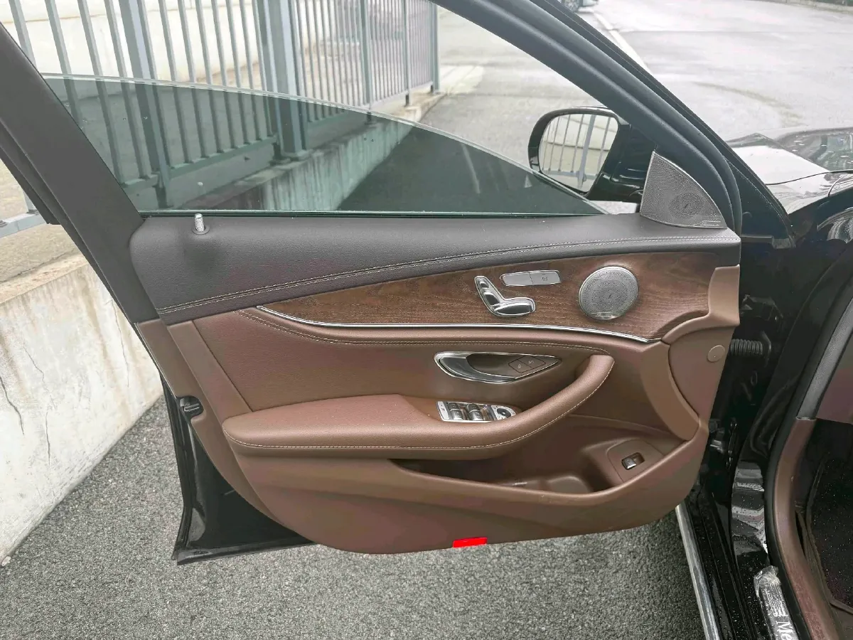 2022 Mercedes-Benz E Class 2.0T 197HP L4 9AT,autocango,china used car exporter,china ev exporter,chinese used car exporter,chinese used ev exporter