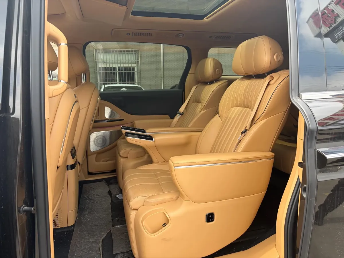 2025 Voyah Dream 1.5T 150HP L4 PHEV 41.7KWH,autocango,china used car exporter,china ev exporter,chinese used car exporter,chinese used ev exporter