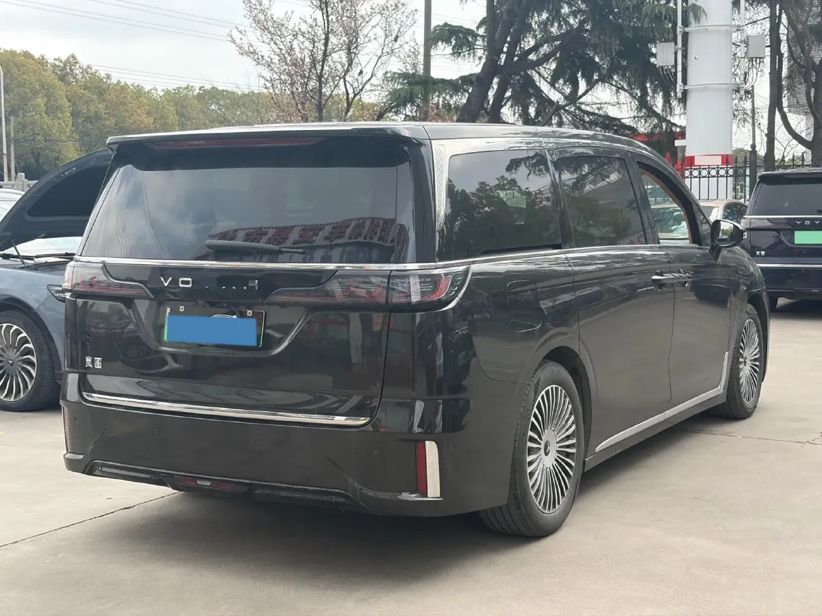 2025 Voyah Dream 1.5T 150HP L4 PHEV 41.7KWH,autocango,china used car exporter,china ev exporter,chinese used car exporter,chinese used ev exporter