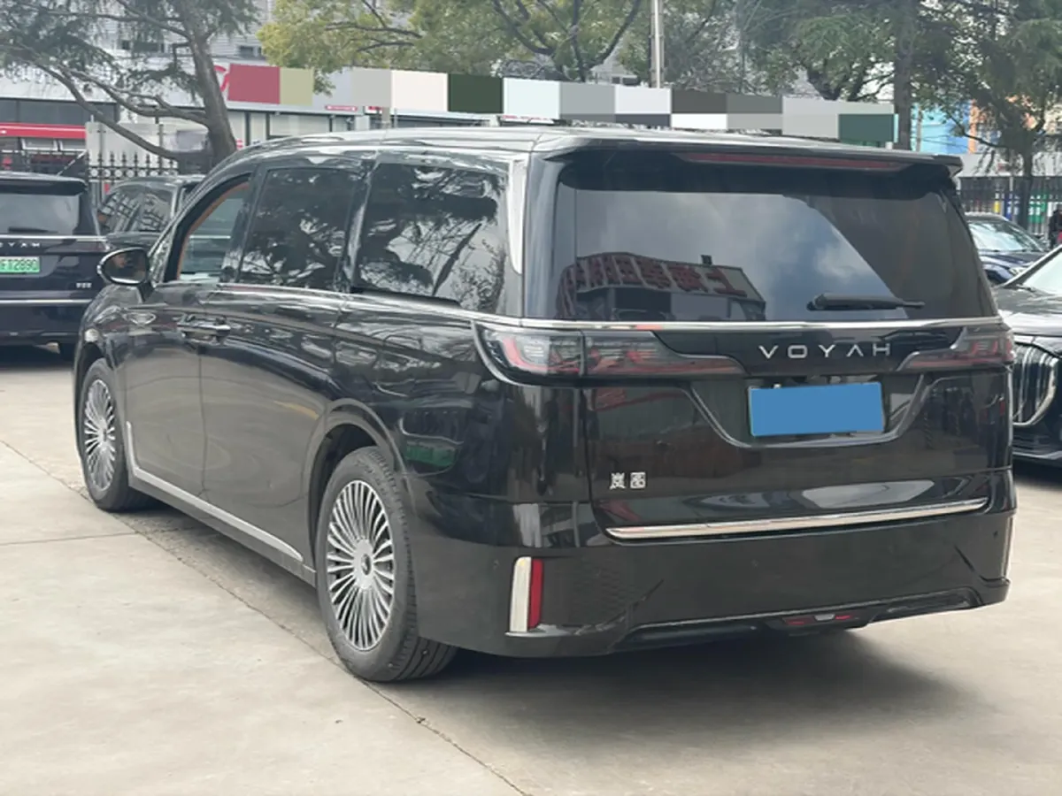 2025 Voyah Dream 1.5T 150HP L4 PHEV 41.7KWH,autocango,china used car exporter,china ev exporter,chinese used car exporter,chinese used ev exporter
