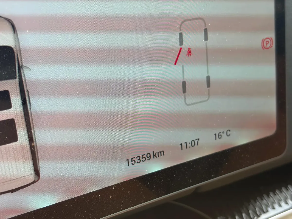 2025 Voyah Dream 1.5T 150HP L4 PHEV 41.7KWH,autocango,china used car exporter,china ev exporter,chinese used car exporter,chinese used ev exporter