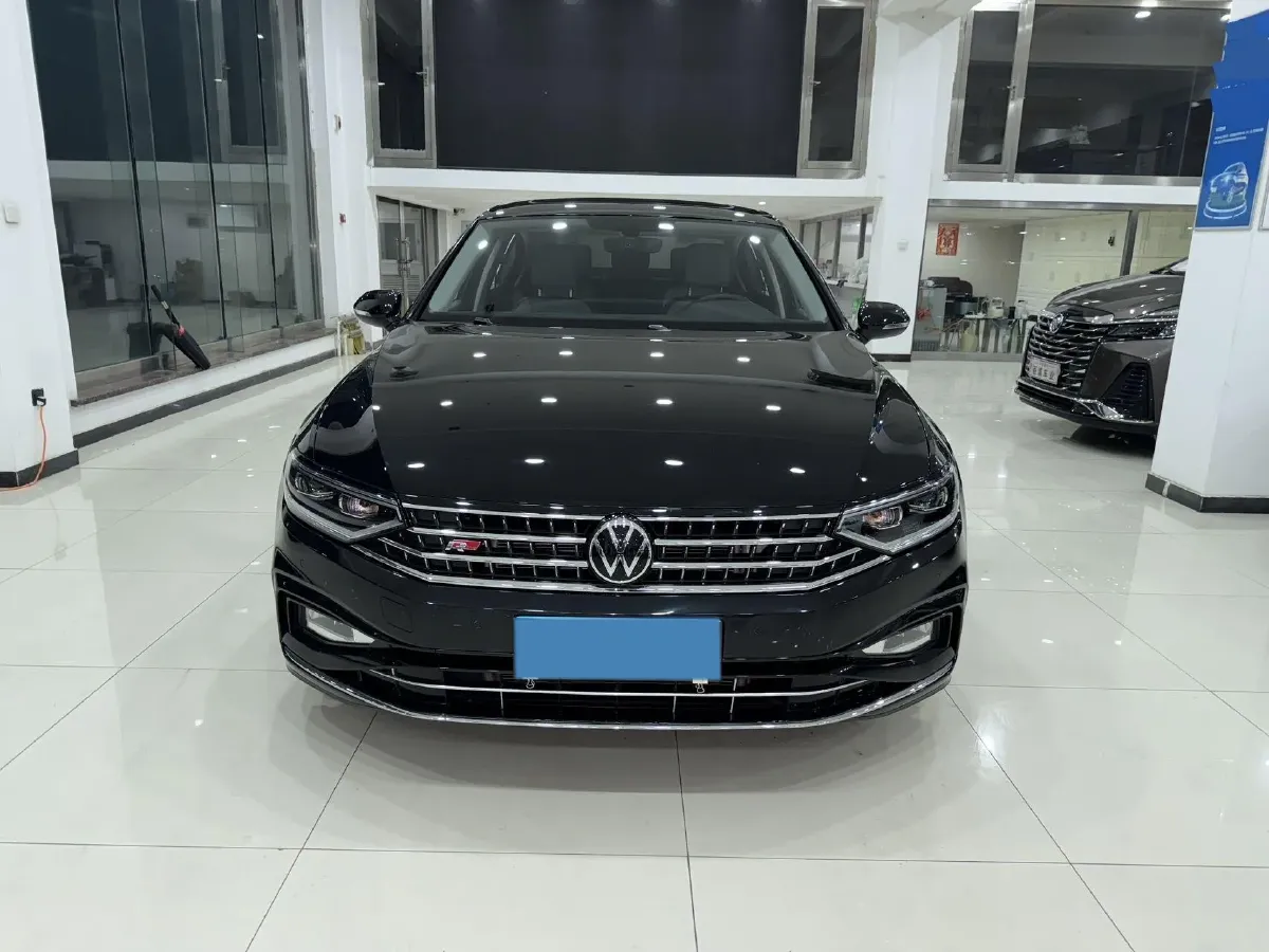 2023 Volkswagen Magotan 2.0T 186HP L4 7DCT,autocango,china used car exporter,china ev exporter,chinese used car exporter,chinese used ev exporter