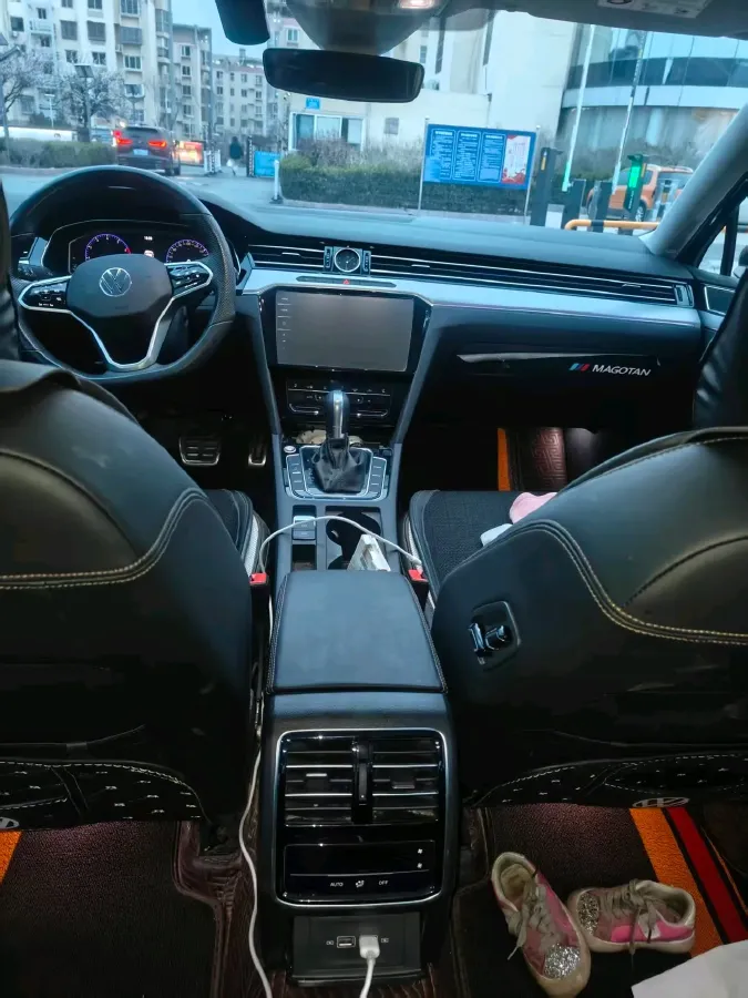 2025 Volkswagen Magotan 2.0T 186HP L4 7DCT,autocango,china used car exporter,china ev exporter,chinese used car exporter,chinese used ev exporter