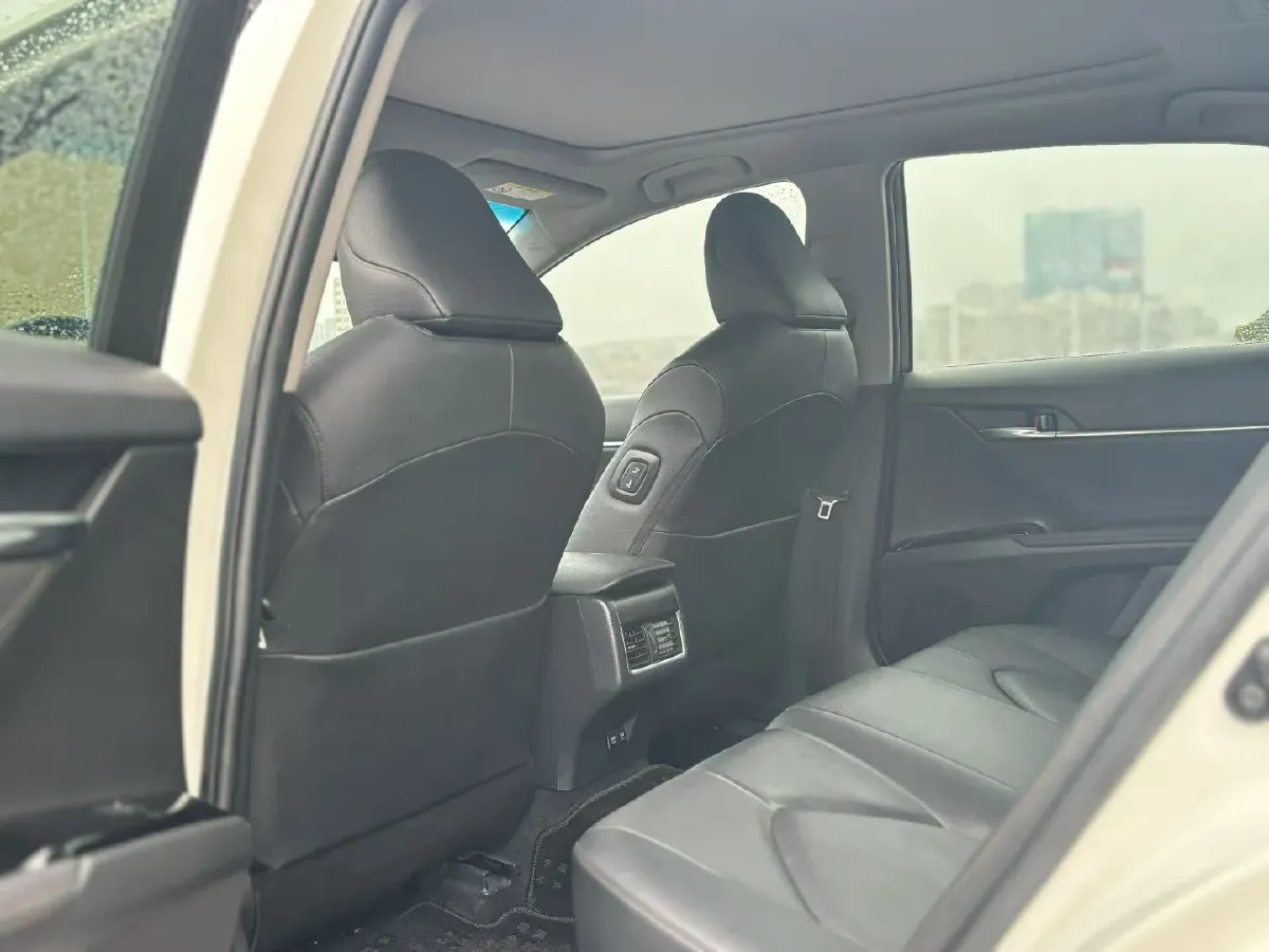 2021 Toyota Camry 2.5L 209HP L4 8AT,autocango,china used car exporter,china ev exporter,chinese used car exporter,chinese used ev exporter