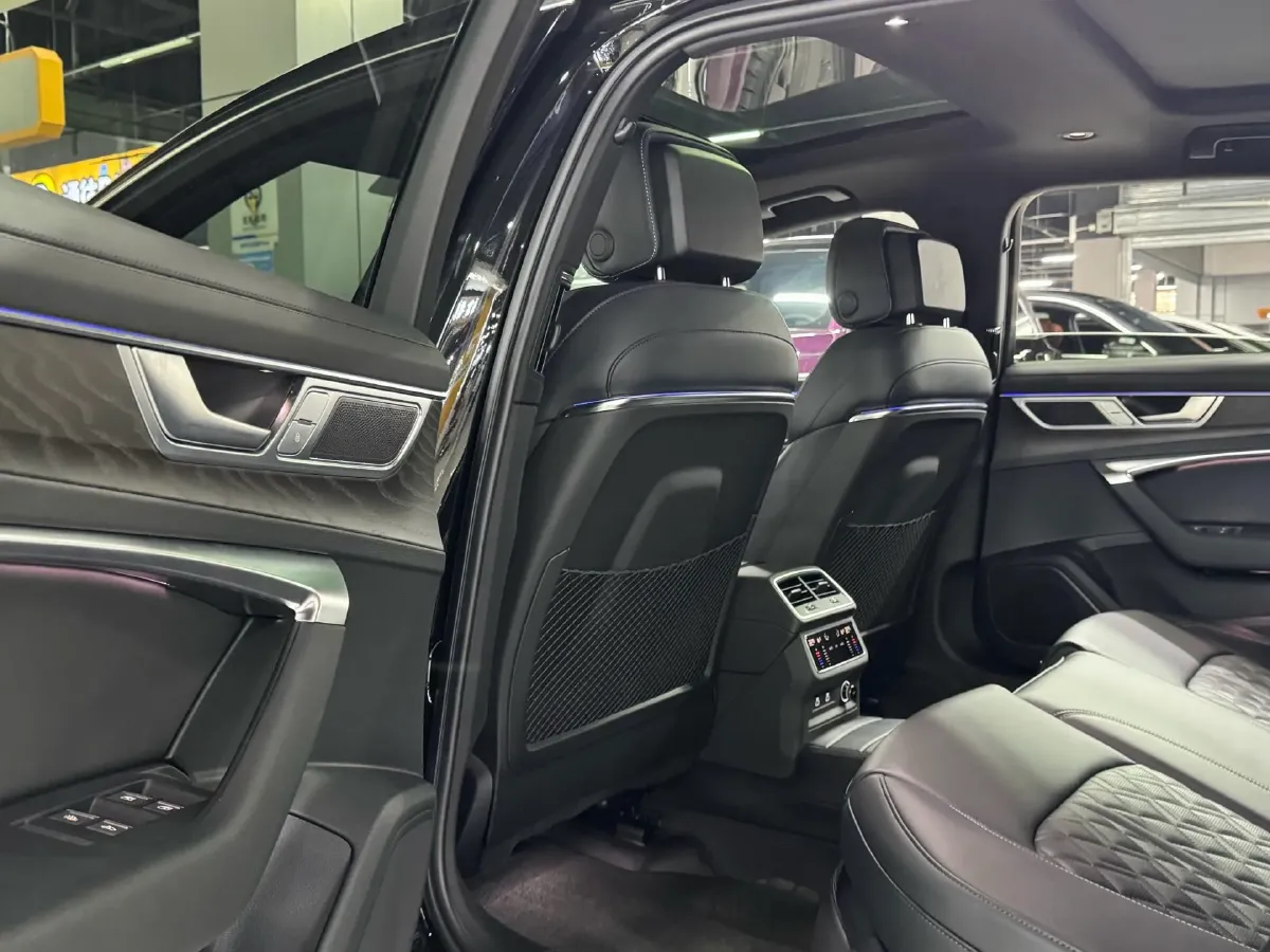 2025 Audi A6L 2.0T 245HP L4 7DCT,autocango,china used car exporter,china ev exporter,chinese used car exporter,chinese used ev exporter