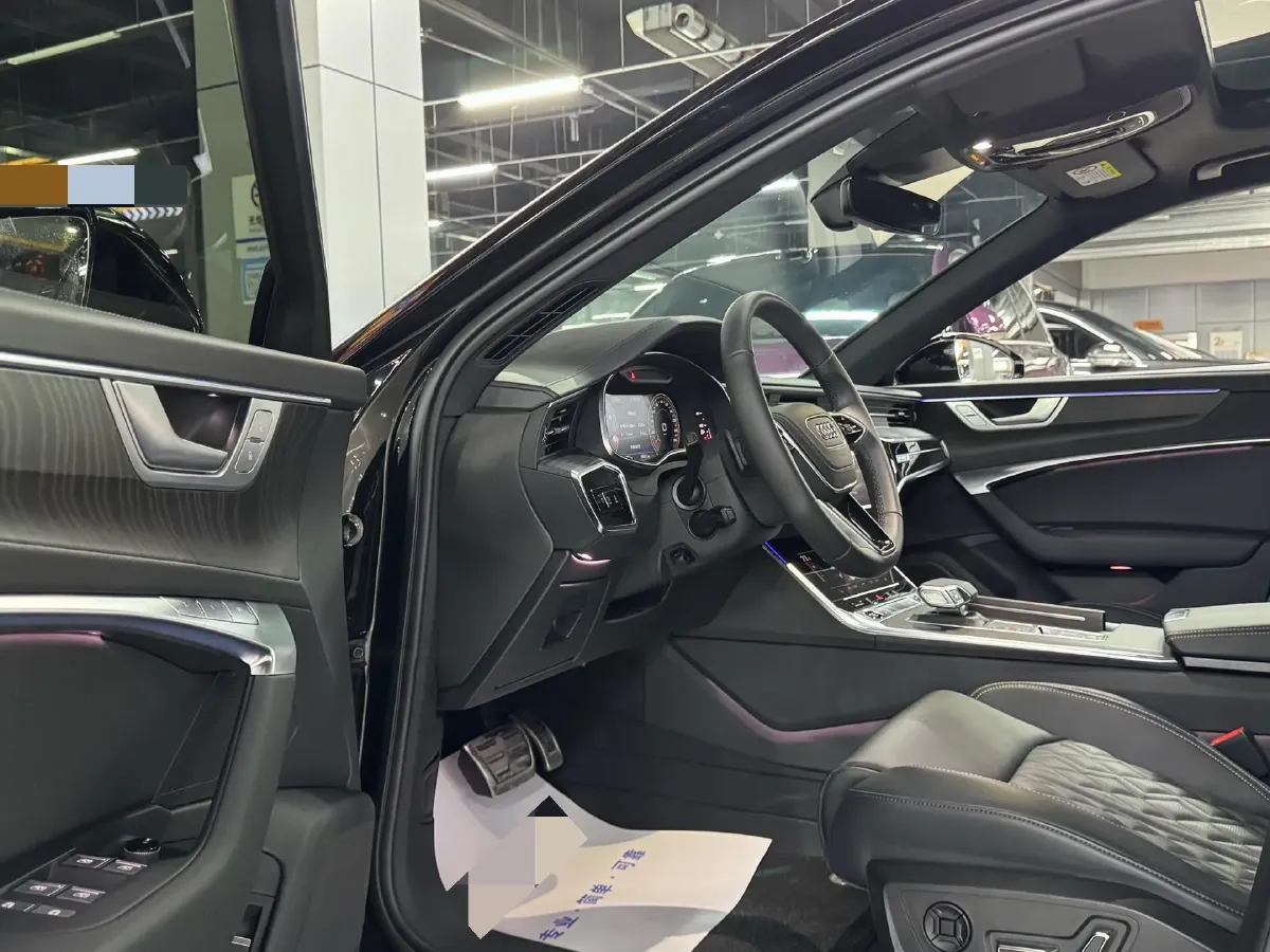 2025 Audi A6L 2.0T 245HP L4 7DCT,autocango,china used car exporter,china ev exporter,chinese used car exporter,chinese used ev exporter