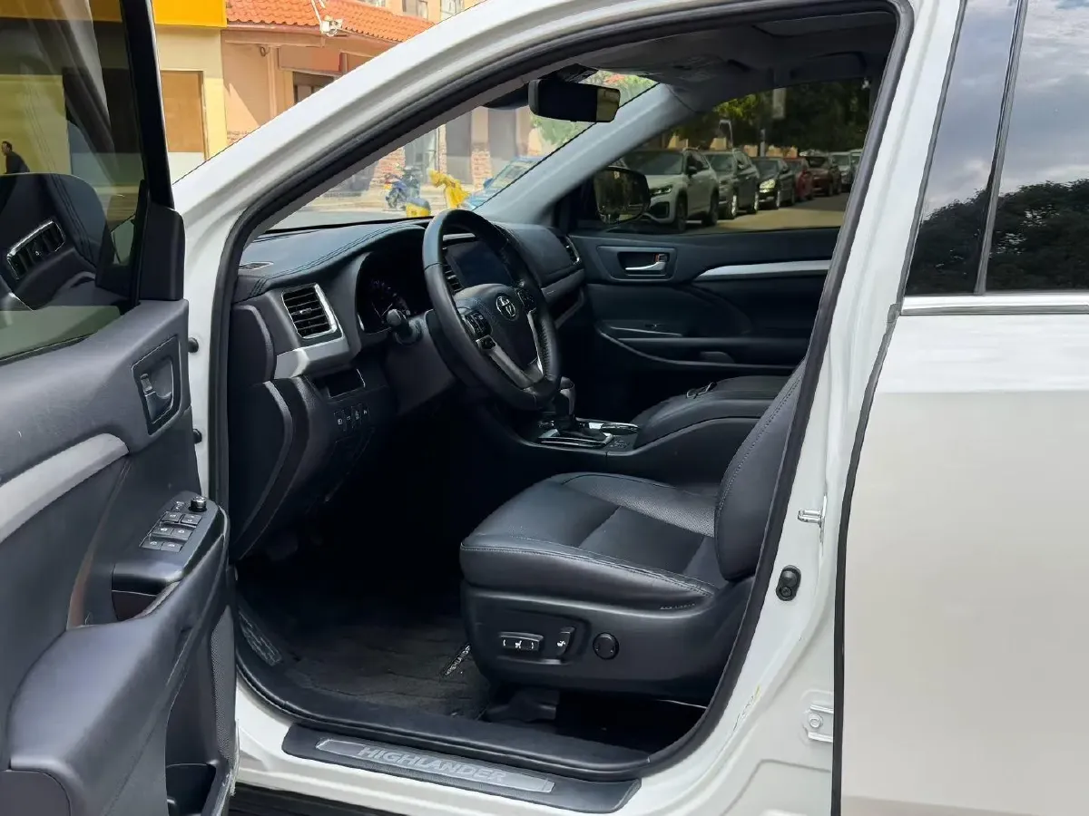 2018 Jeep Grand Commander 2.0T 265HP L4 9AT,autocango,china used car exporter,china ev exporter,chinese used car exporter,chinese used ev exporter