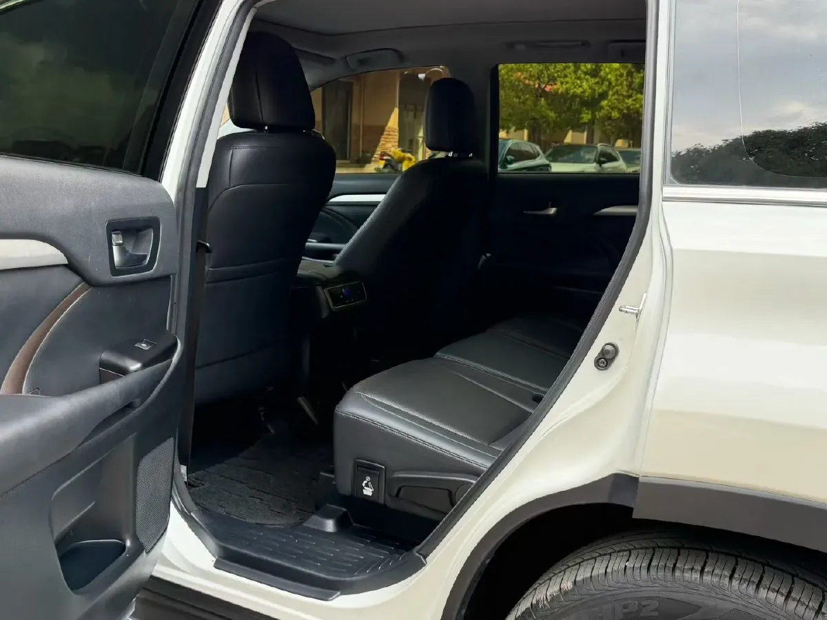 2018 Jeep Grand Commander 2.0T 265HP L4 9AT,autocango,china used car exporter,china ev exporter,chinese used car exporter,chinese used ev exporter