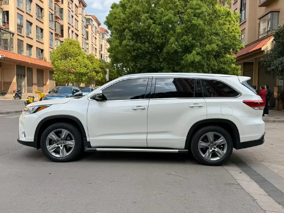 2018 Jeep Grand Commander 2.0T 265HP L4 9AT,autocango,china used car exporter,china ev exporter,chinese used car exporter,chinese used ev exporter