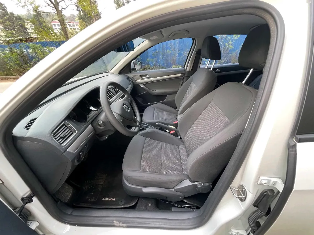 2018 Landwind XiaoYao 1.5T 163HP L4 CVT,autocango,china used car exporter,china ev exporter,chinese used car exporter,chinese used ev exporter