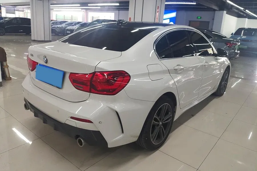 2022 BMW 1 Series 1.5T 140HP L3 7DCT,autocango,china used car exporter,china ev exporter,chinese used car exporter,chinese used ev exporter