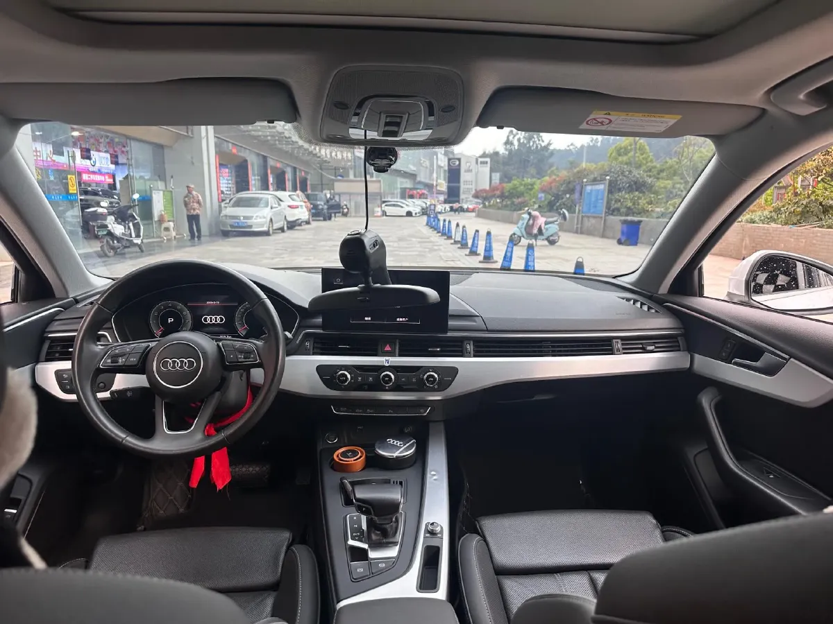 2020 Audi A4L 2.0T 190HP L4 7DCT,autocango,china used car exporter,china ev exporter,chinese used car exporter,chinese used ev exporter