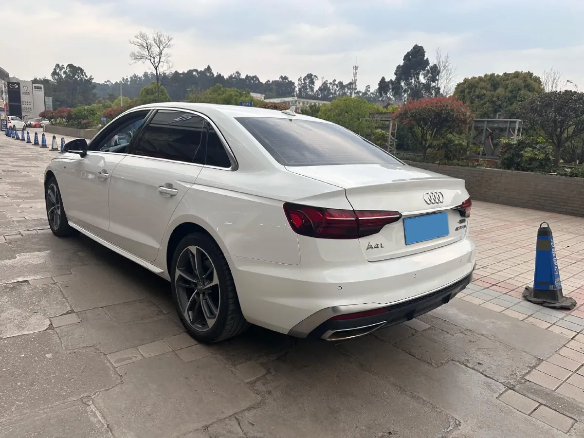 2020 Audi A4L 2.0T 190HP L4 7DCT,autocango,china used car exporter,china ev exporter,chinese used car exporter,chinese used ev exporter