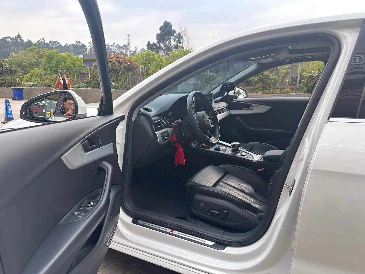 2020 Audi A4L 2.0T 190HP L4 7DCT,autocango,china used car exporter,china ev exporter,chinese used car exporter,chinese used ev exporter