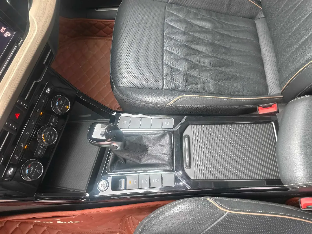 2020 Volkswagen Passat 2.0T 186HP L4 7DCT,autocango,china used car exporter,china ev exporter,chinese used car exporter,chinese used ev exporter