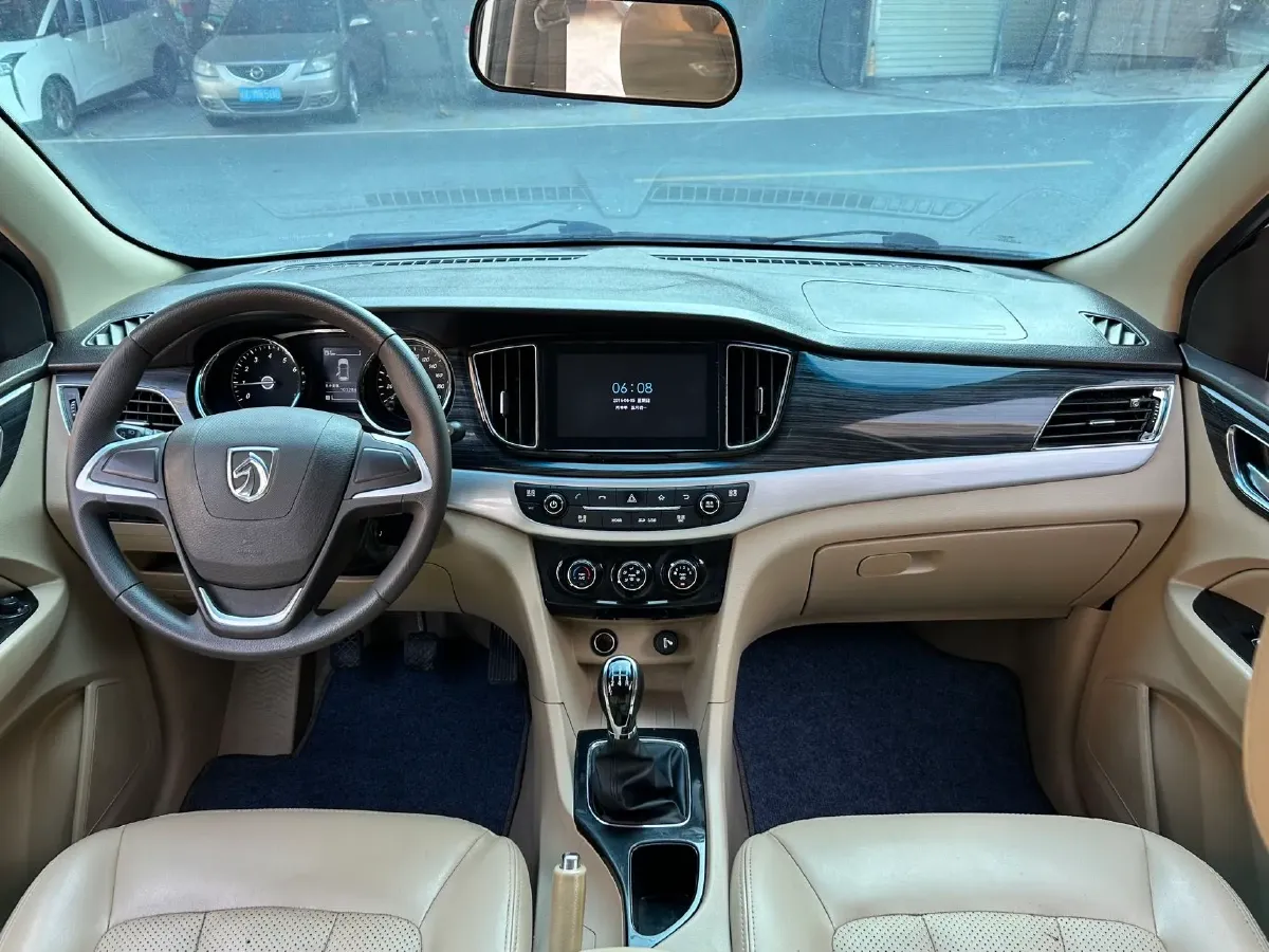 2016 BaoJun 730 1.5L 112HP L4 5MT,autocango,china used car exporter,china ev exporter,chinese used car exporter,chinese used ev exporter