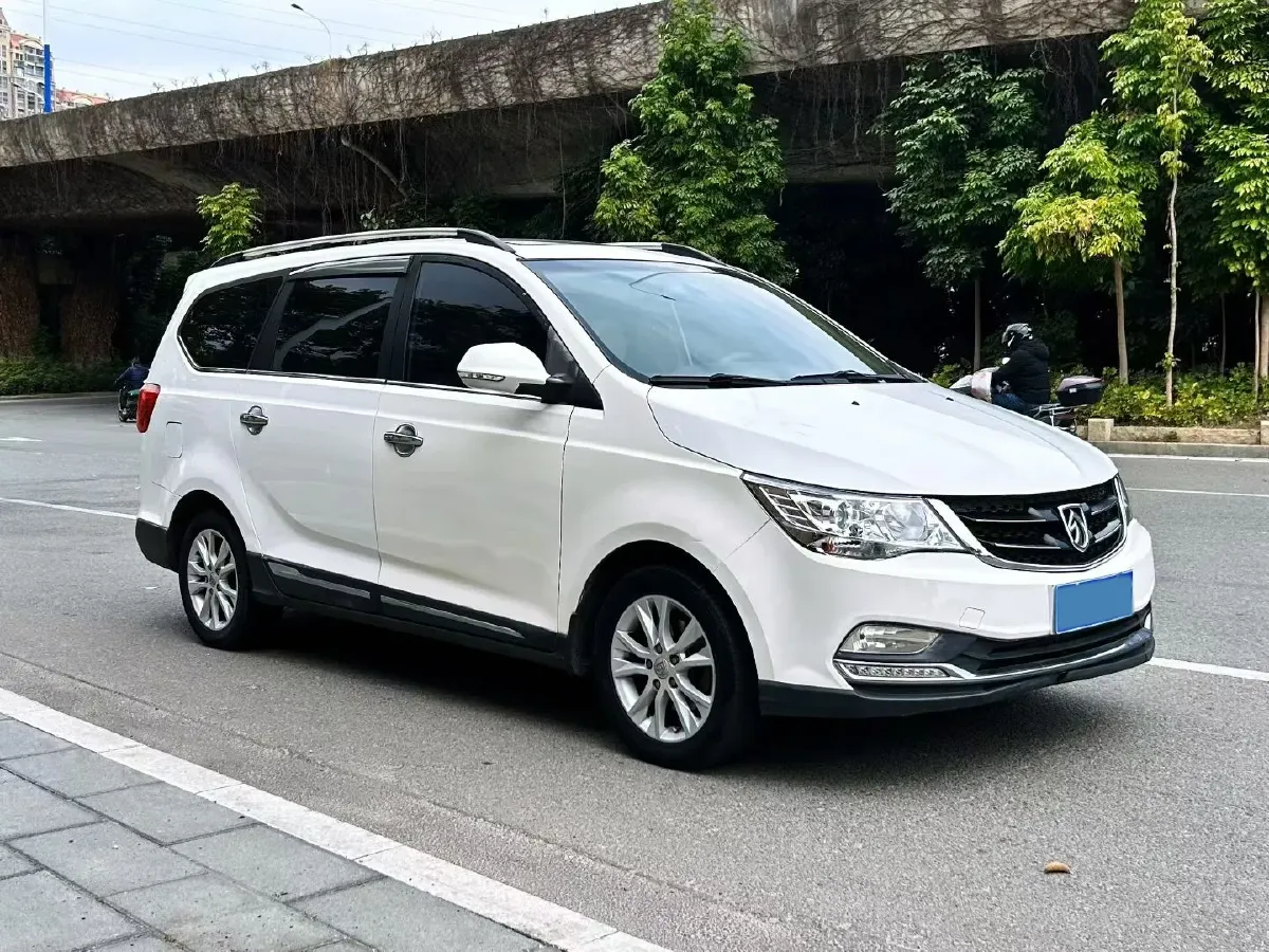 2016 BaoJun 730 1.5L 112HP L4 5MT,autocango,china used car exporter,china ev exporter,chinese used car exporter,chinese used ev exporter