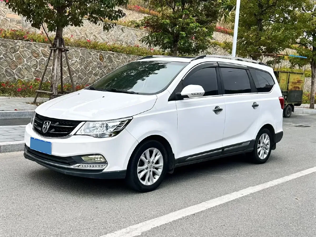 2016 BaoJun 730 1.5L 112HP L4 5MT,autocango,china used car exporter,china ev exporter,chinese used car exporter,chinese used ev exporter