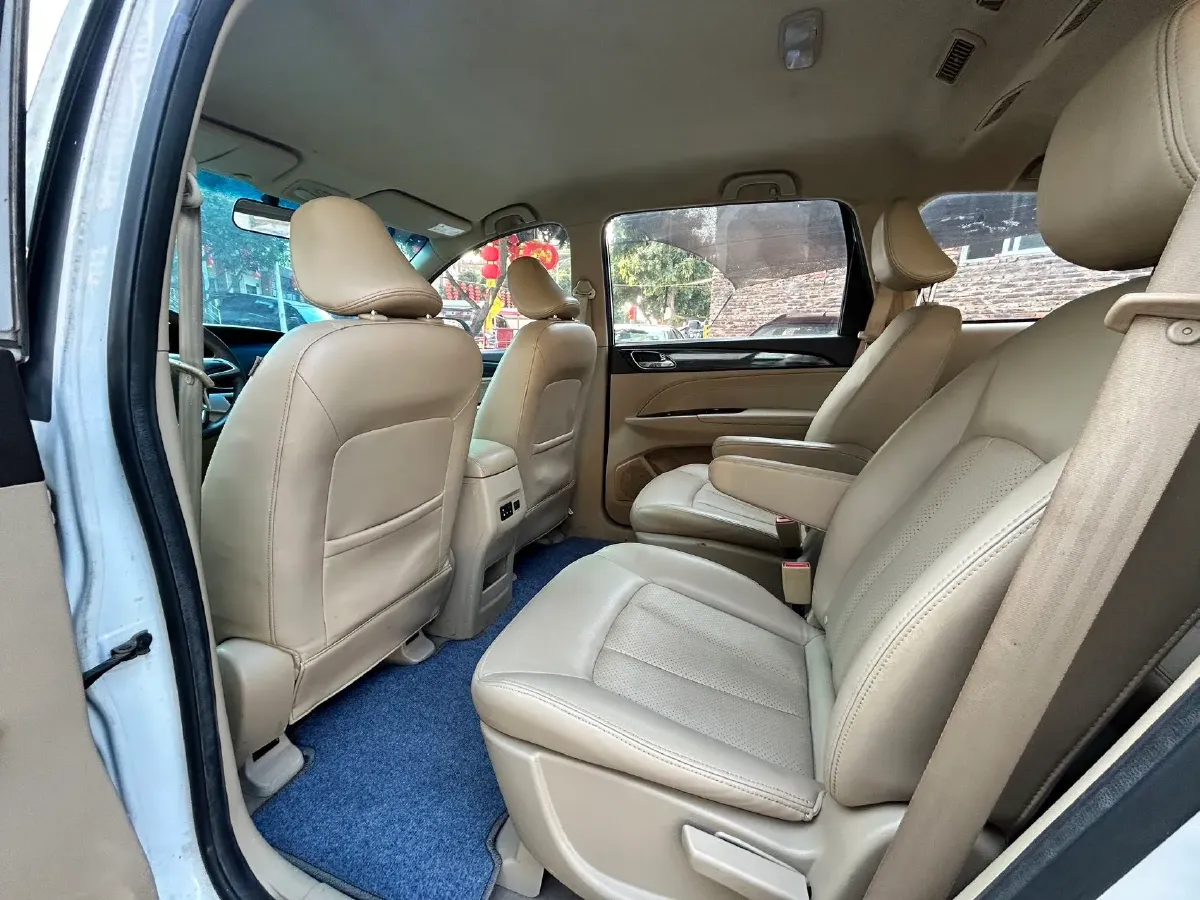 2016 BaoJun 730 1.5L 112HP L4 5MT,autocango,china used car exporter,china ev exporter,chinese used car exporter,chinese used ev exporter