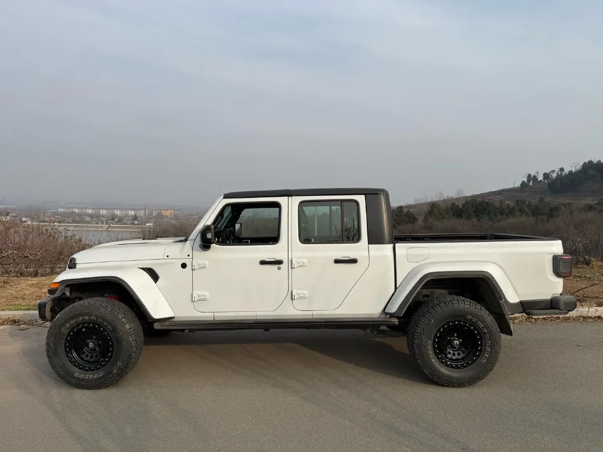 2022 Jeep Gladiator 3.6L 284HP V6 8AT,autocango,china used car exporter,china ev exporter,chinese used car exporter,chinese used ev exporter