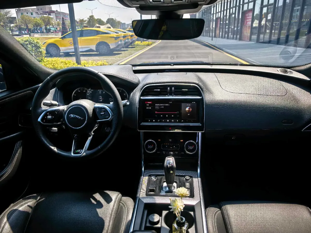 2020 Jaguar XEL 2.0T 200HP L4 8AT,autocango,china used car exporter,china ev exporter,chinese used car exporter,chinese used ev exporter