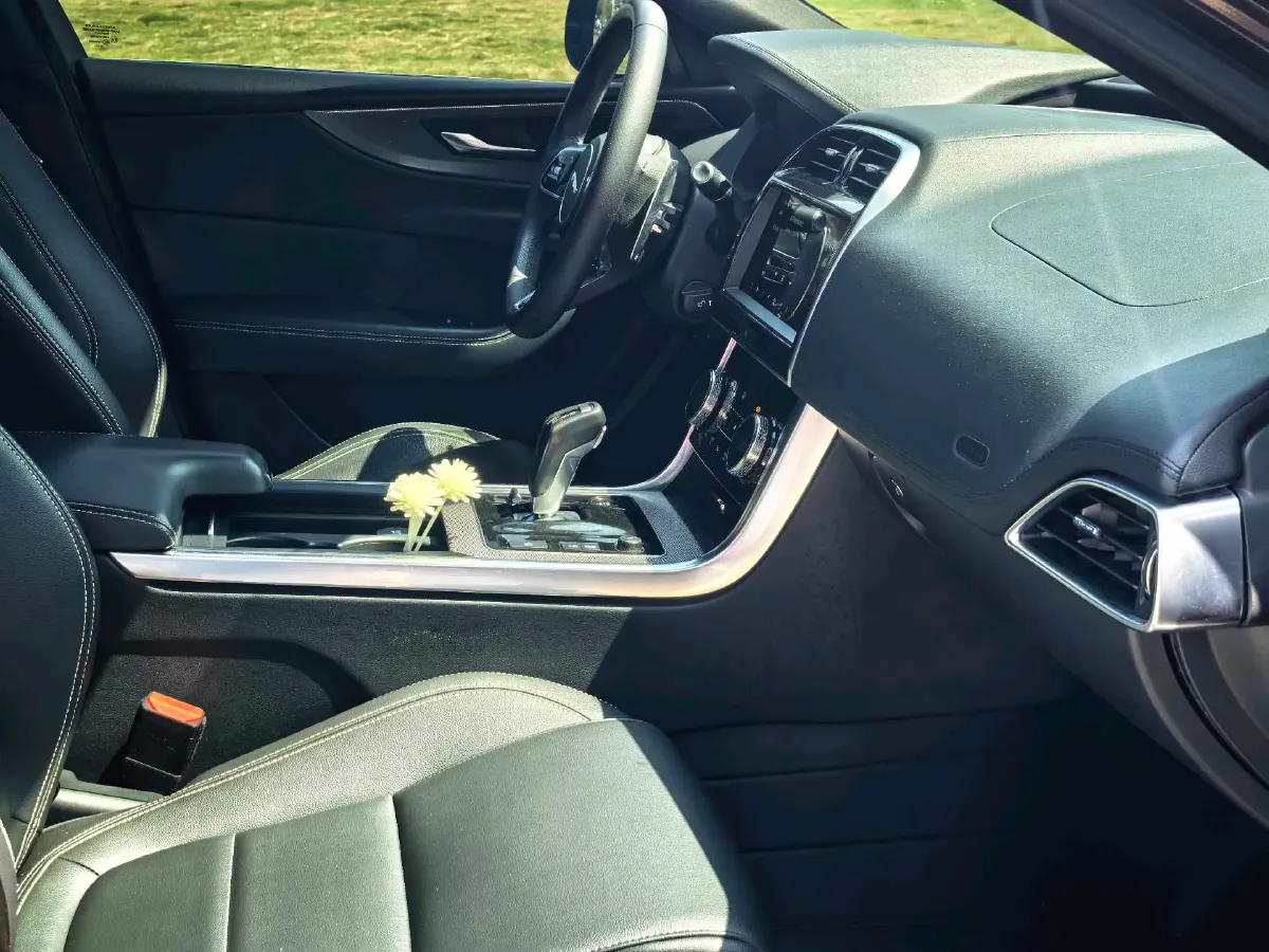 2020 Jaguar XEL 2.0T 200HP L4 8AT,autocango,china used car exporter,china ev exporter,chinese used car exporter,chinese used ev exporter