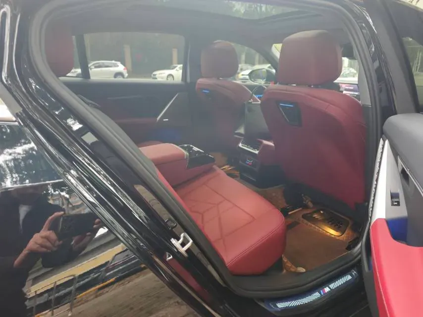 2024 BMW 5 Series 2.0T 258HP L4 8AT,autocango,china used car exporter,china ev exporter,chinese used car exporter,chinese used ev exporter