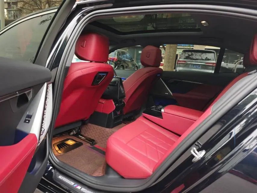 2024 BMW 5 Series 2.0T 258HP L4 8AT,autocango,china used car exporter,china ev exporter,chinese used car exporter,chinese used ev exporter