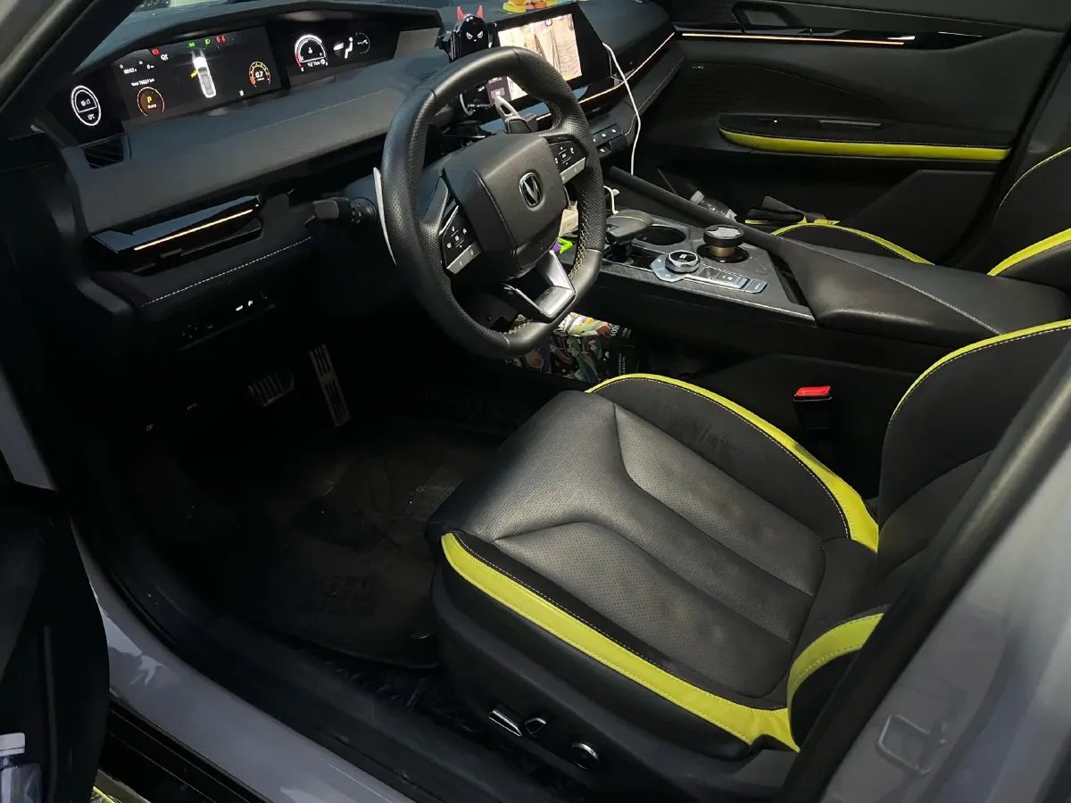 2023 ChangAn UNI-V 2.0T 233HP L4 8AT,autocango,china used car exporter,china ev exporter,chinese used car exporter,chinese used ev exporter